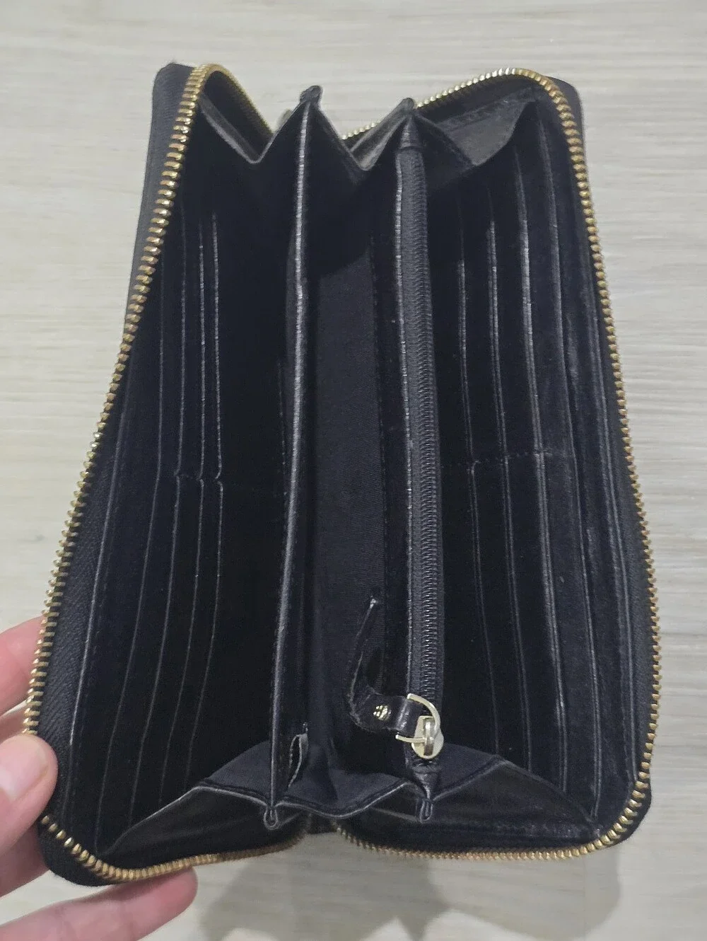 Kate Spade New York Black 4-Compartment Zip Around Wallet Nylon Leather Inside